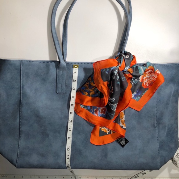 Saks Fifth Avenue Handbags - Saks Fifth Avenue Tote Bag and Scarf